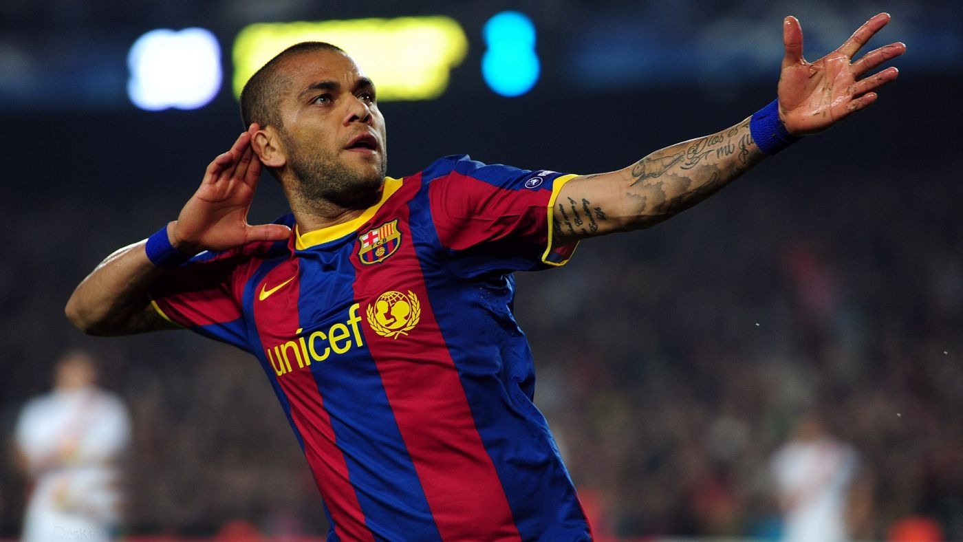 小姐姐这力量把肌肉男都吓到了，最后还捏了一把她的手臂硬度